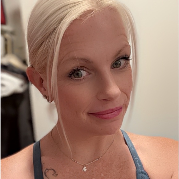 Meet your Posher, Tiffiny - Picture 1 of 8